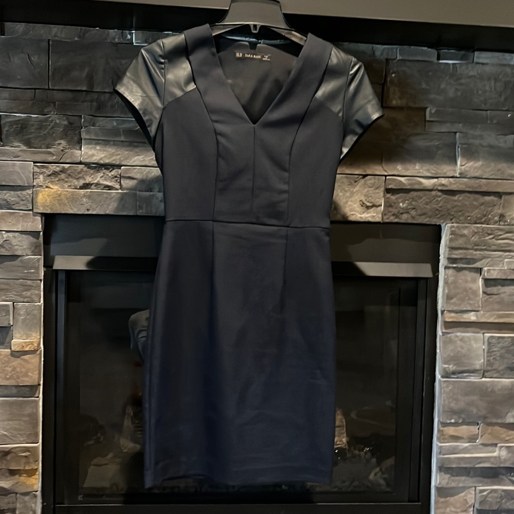 Zara’s short sleeve dress